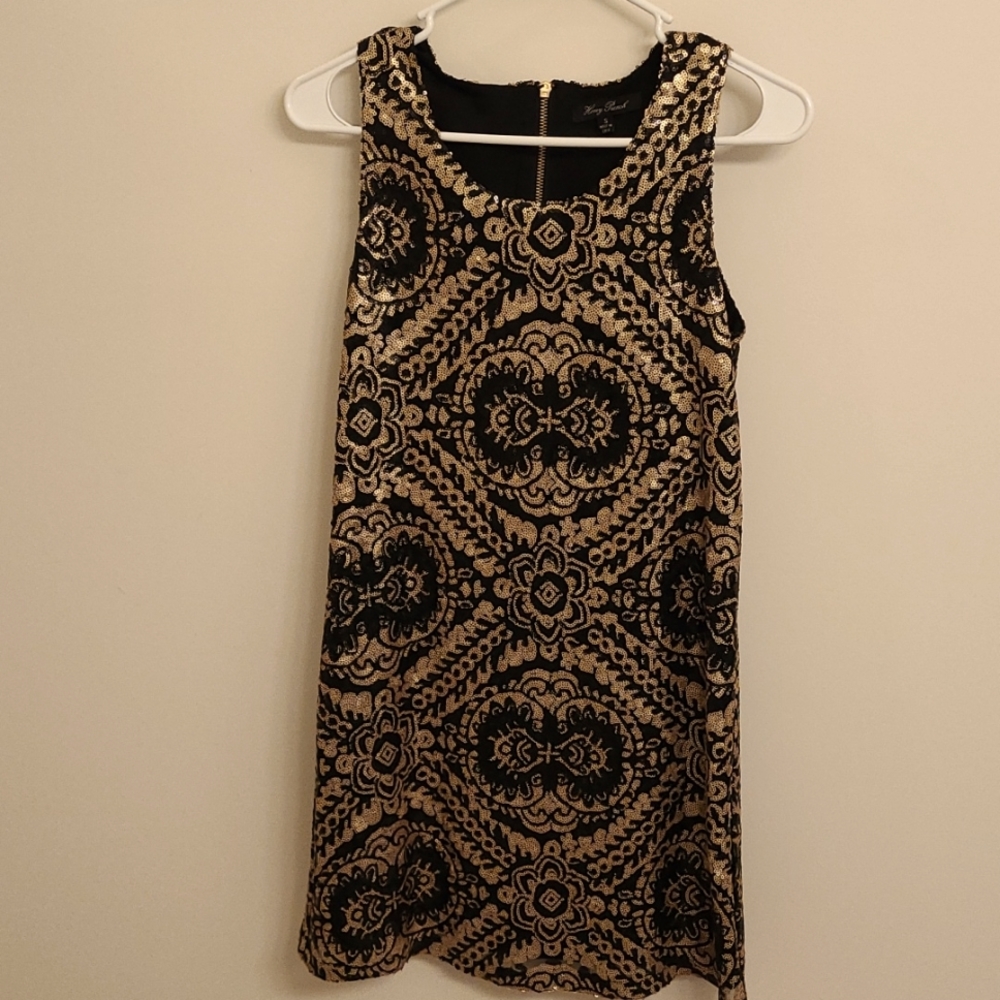 HONEY PUNCH BLACK & GOLD SEQUIN DRESS, SIZE SMALL